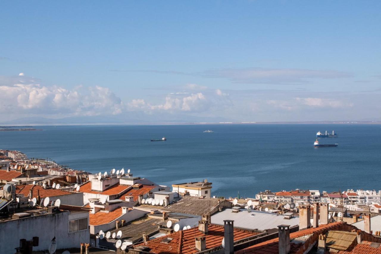 Appartement Flat With Mesmerizing Sea View In Konak *